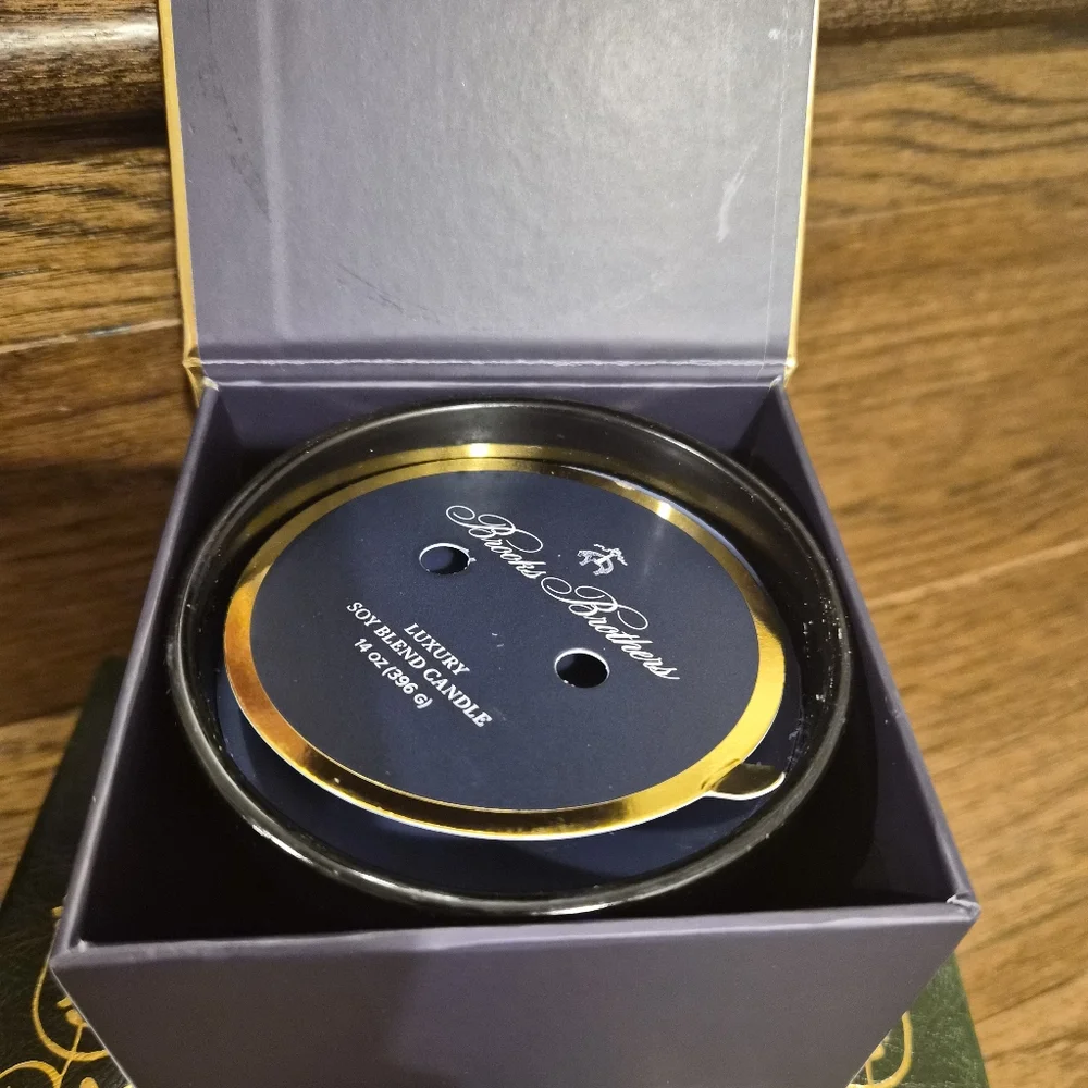 Brooks Brothers Scented Candle NWT - Picture 4 of 5